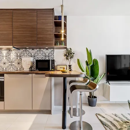 Appartamento Stylish With King Bed, Balcony And Full Kitchen *