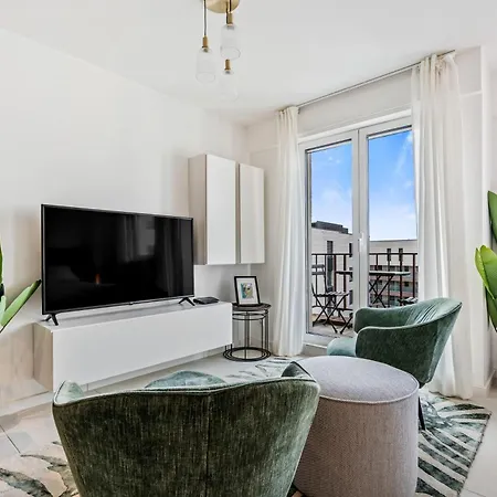 Stylish With King Bed, Balcony And Full Kitchen Appartamento Lussemburgo