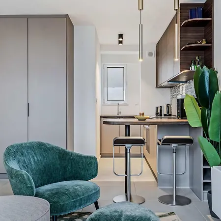 Stylish With King Bed, Balcony And Full Kitchen Appartamento