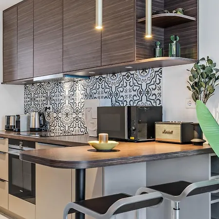 Appartamento Stylish With King Bed, Balcony And Full Kitchen Lussemburgo