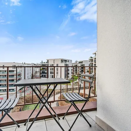 Stylish With King Bed, Balcony And Full Kitchen Lussemburgo