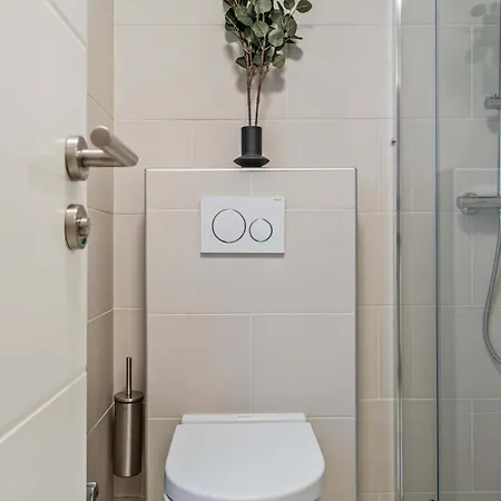 Stylish With King Bed, Balcony And Full Kitchen Lussemburgo