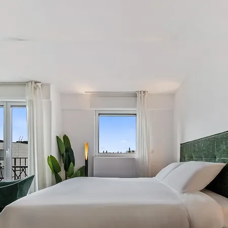 Stylish With King Bed, Balcony And Full Kitchen Appartamento Lussemburgo