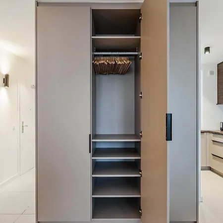 Stylish With King Bed, Balcony And Full Kitchen Lussemburgo