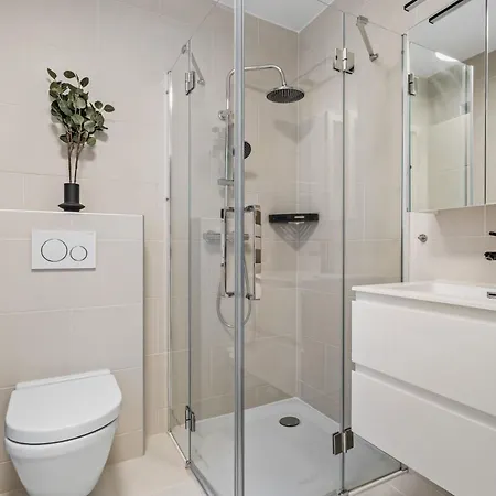 Stylish With King Bed, Balcony And Full Kitchen * Lussemburgo
