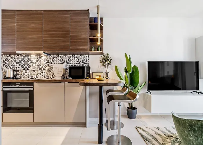 Апартаменты Modern Near Parc De Merl & Center *